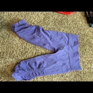 Lululemon Size 4 women crop yoga/excercise pants